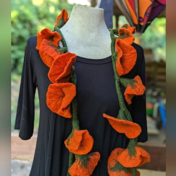 🧡 FLOWER SCARF! - Picture 4 of 8